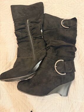 Source Unknown Black Suede Wedge Mid-Calf Boots with Buckle